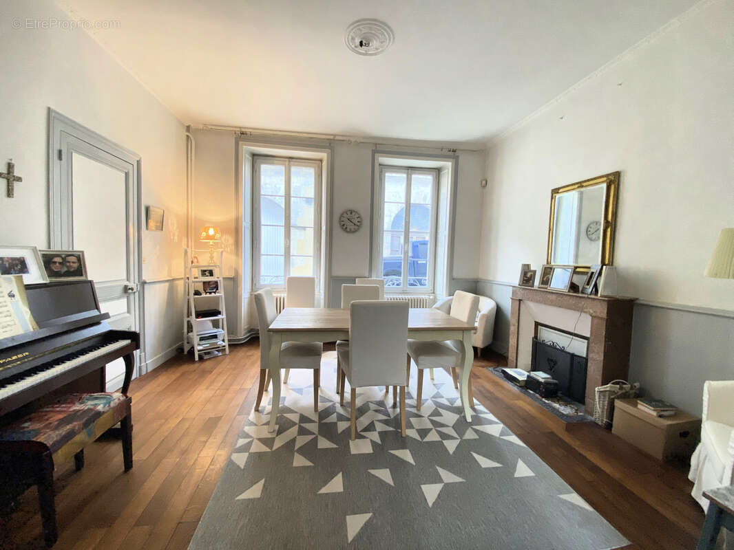 Maison à CHATEAUNEUF-SUR-CHARENTE