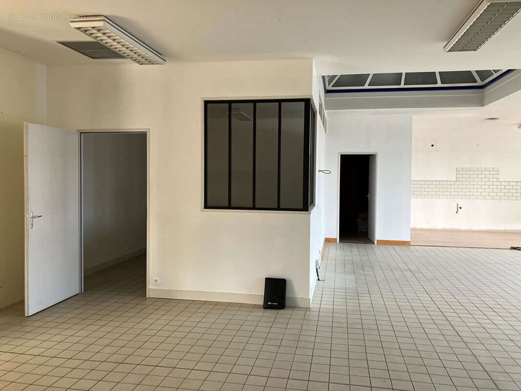 Commerce à CHASSENEUIL-DU-POITOU