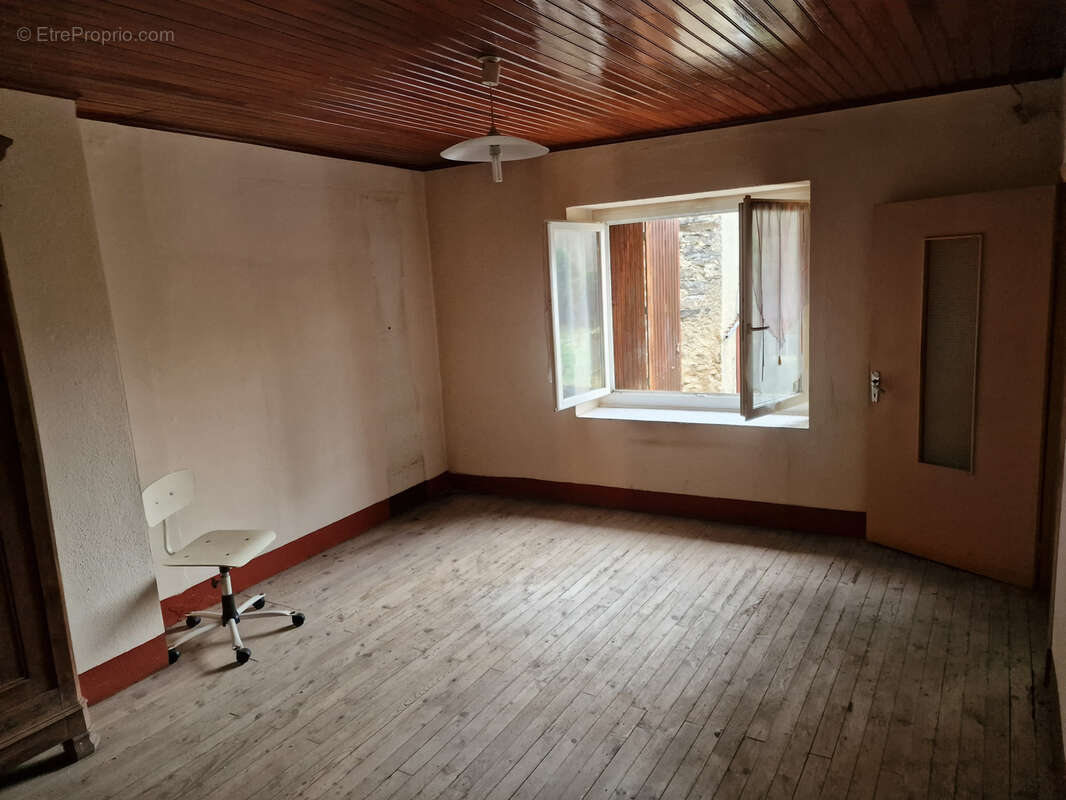 Maison à MURAT-SUR-VEBRE