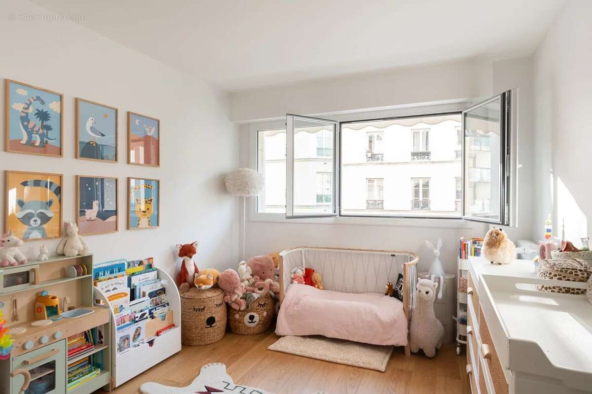 Appartement à PARIS-7E
