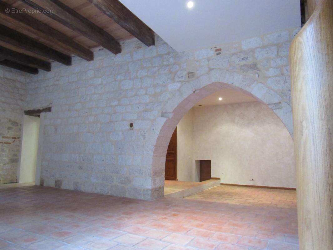 Grande maison medievale  de village entierement renovee dpe en b avec une petite maison qui sert de garage   290000€ - photo 28