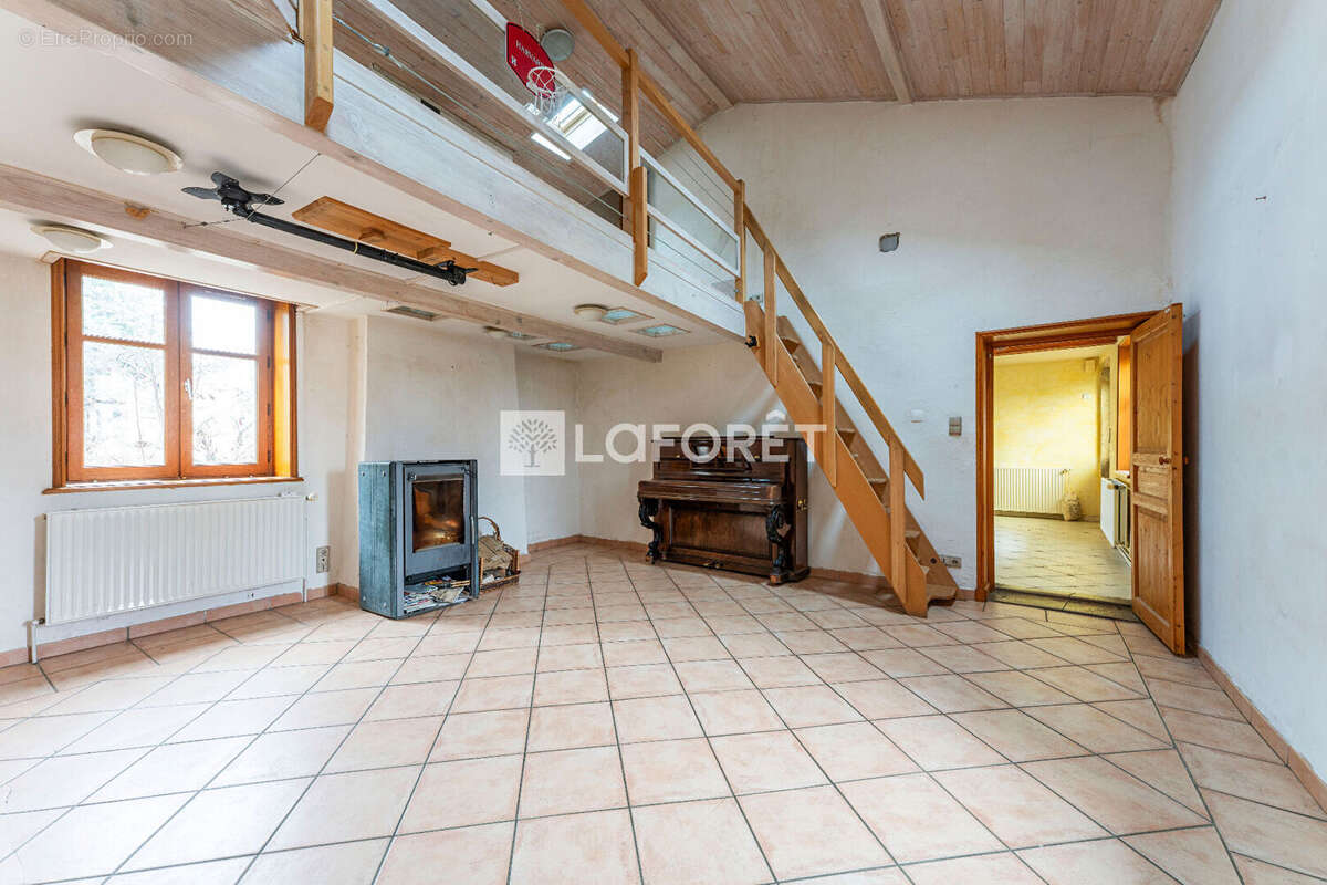 Maison à LA TOUR-DE-SALVAGNY