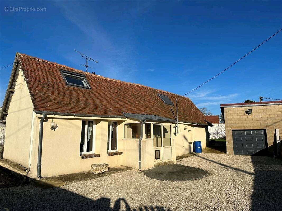 Maison à CLEVILLIERS