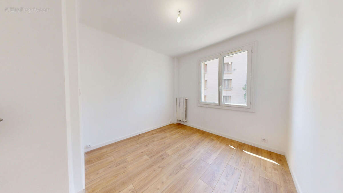 À VENDRE - Magnifique T3 entièrement rénové à Marseille 4ème - Chutes-Lavie - parking privé et cave - proche métro - photo 4