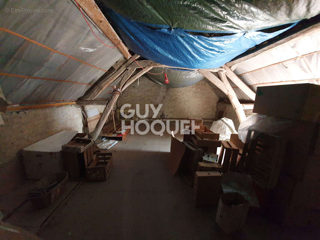 Maison à MONT-SAINT-SULPICE