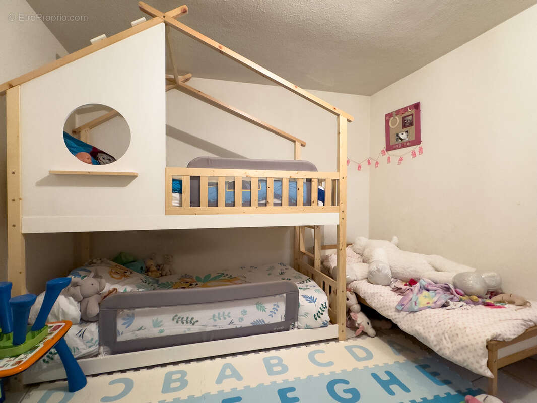 Appartement à SAINT-LAURENT-DU-PAPE