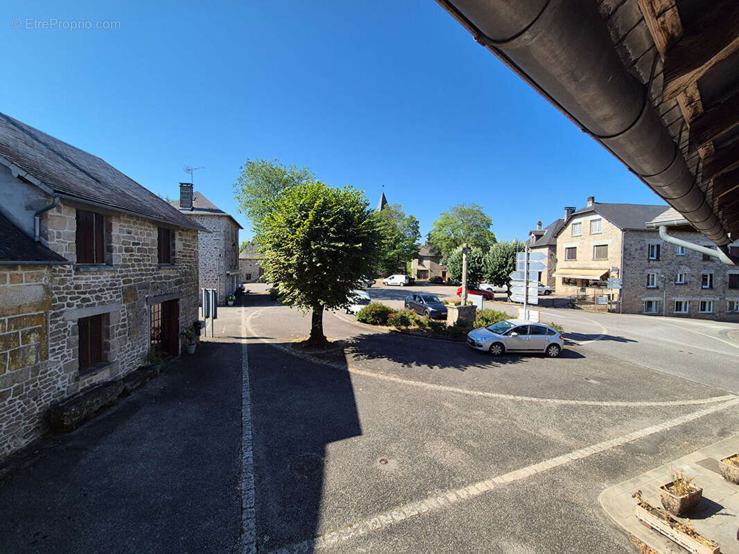 CORRÈZE. SAINT-AUGUSTIN. Maison en pierre avec 4 chambres, garage et jardin à l'arrière. - photo 2