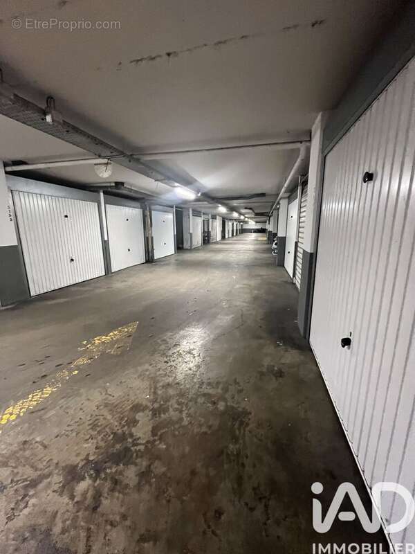 Photo 2 - Parking à EVRY