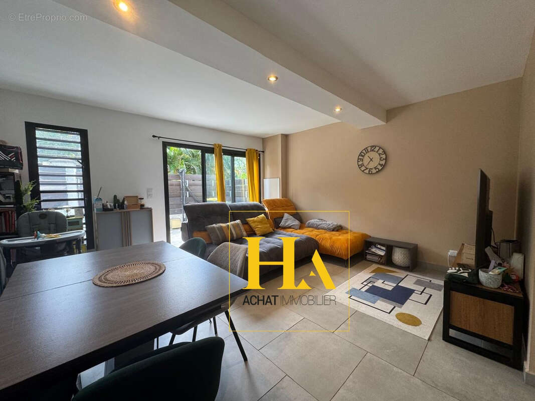 Appartement à ENTRE-DEUX