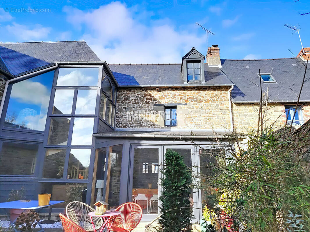 Maison à COMBOURG