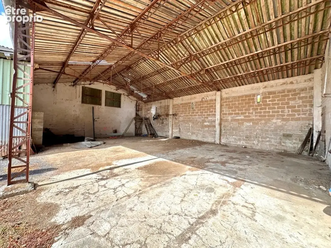 Maison à rénover avec grandes dépendances. Fort potentiel - photo 10