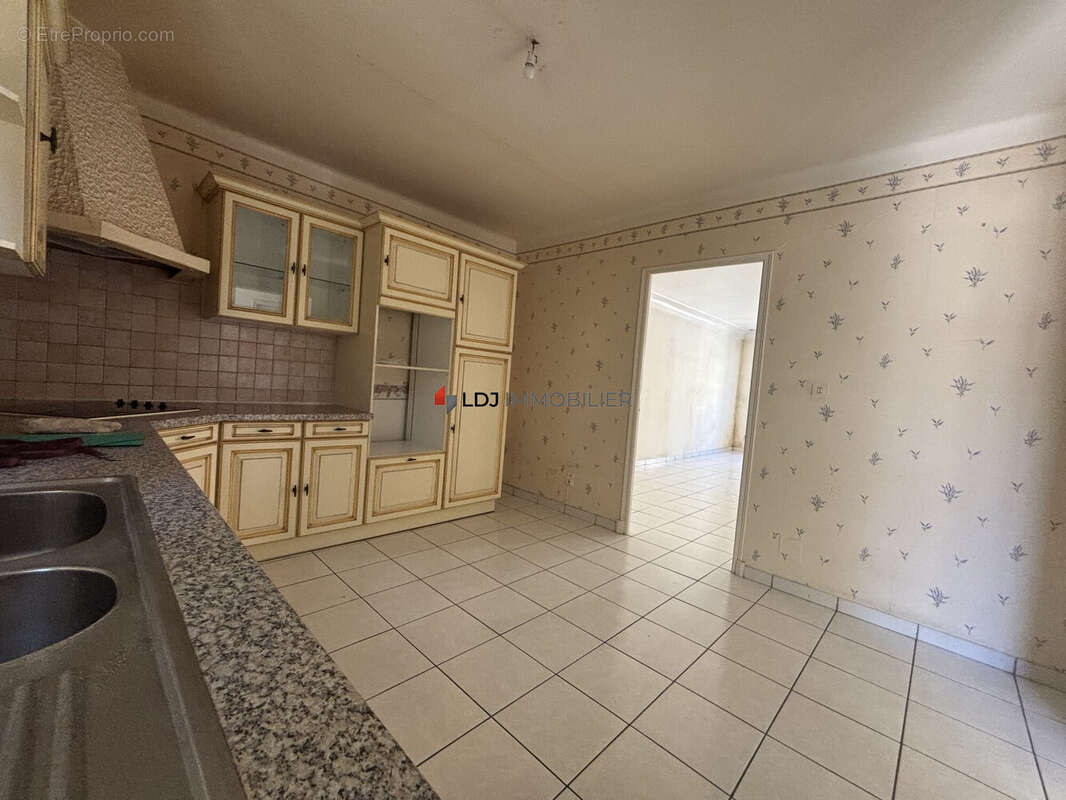 Maison 77 m² à Perpignan  - photo 4