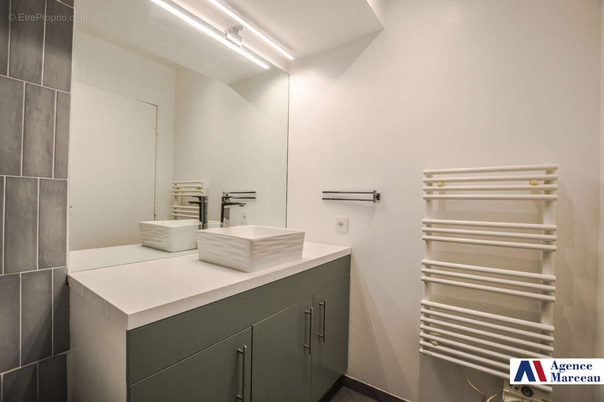 Appartement à COURBEVOIE