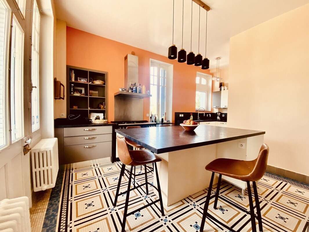 Maison 254 m² à Neris-Les-Bains  - photo 2