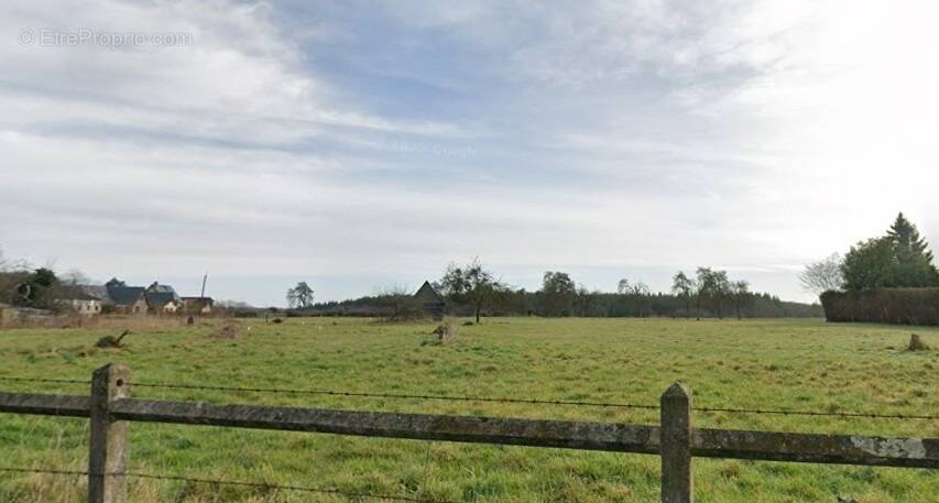 Terrain à FIERVILLE-LES-PARCS