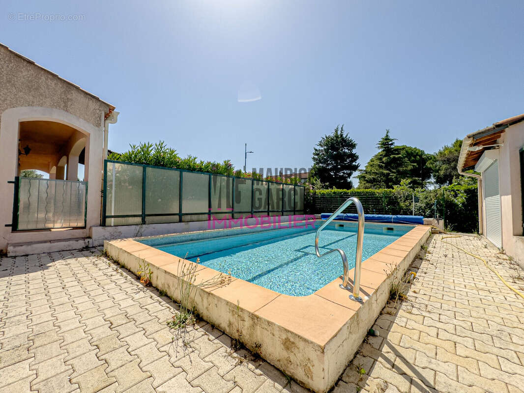 ACHAT VENTE MAISON PLAIN PIED 3 CHAMBRES MOLLEGES ALPILLES PISCINE JARDIN MAURICE GARCIN FLORENE TOLEDO - Maison à MOLLEGES