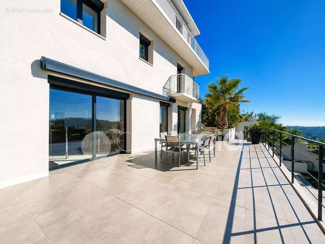 Nice  pessicart  villa 7 pièces 175 m²  terrain 1670 m²  piscine  garage  parkings  poolhouse - photo 2