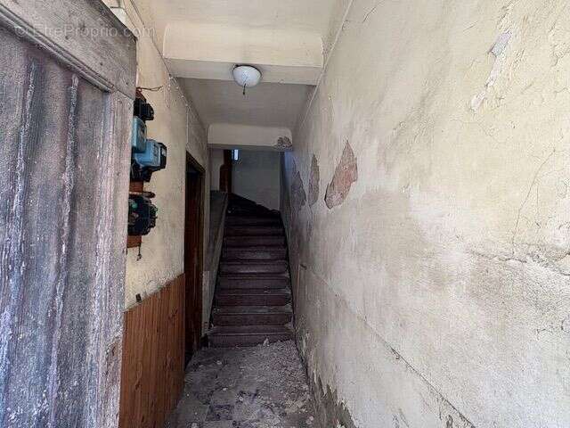 Appartement à SAINT-LAURENT-DU-VAR