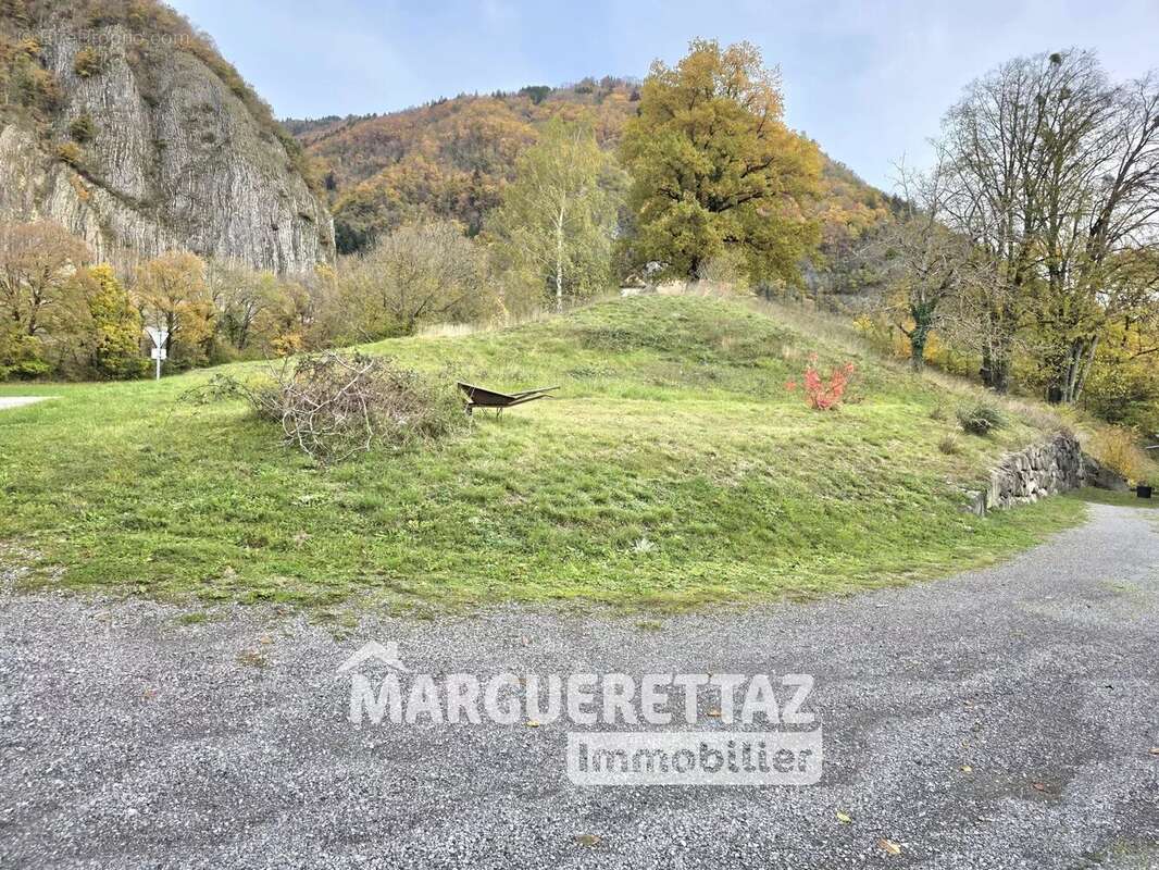 Terrain à LA TOUR