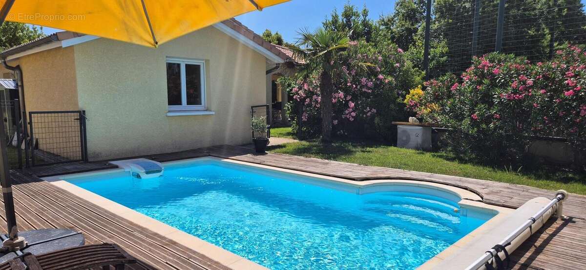 Maison 130 m² à Luzinay  - photo 4