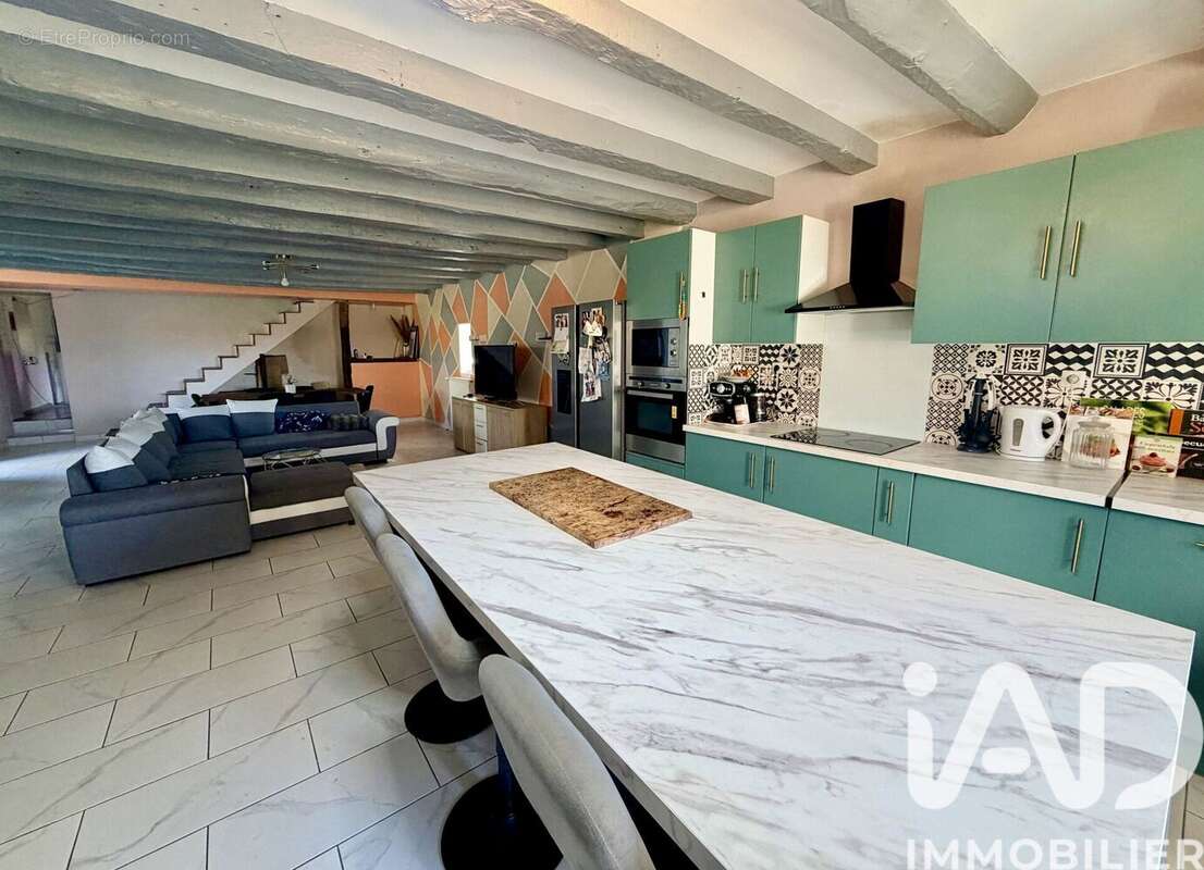 Maison 188 m² à Saint-Sornin  - photo 3