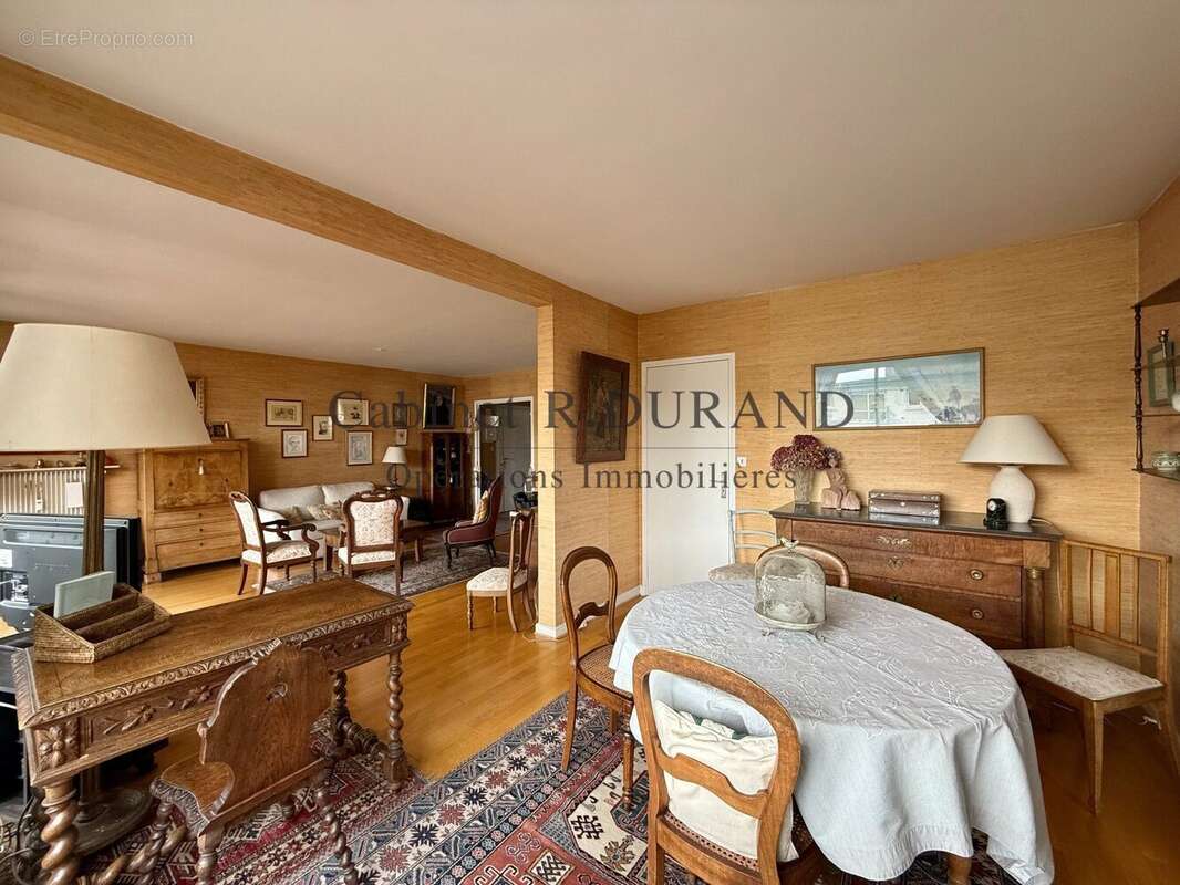 Appartement à COURBEVOIE