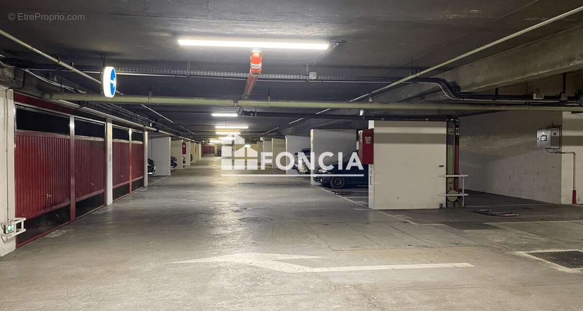 Parking à PARIS-3E