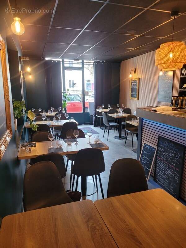 Commerce à LA TERRASSE