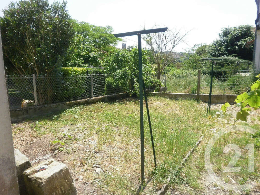 Maison 77 m² à Soyaux  - photo 7
