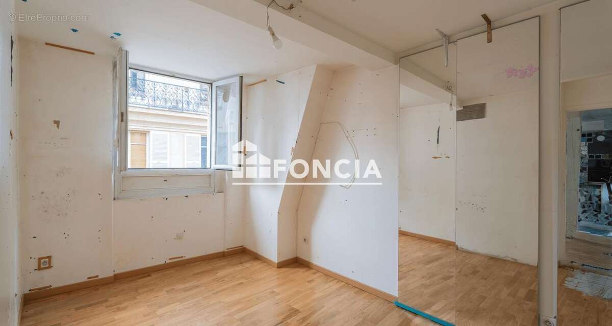 Appartement à PARIS-3E