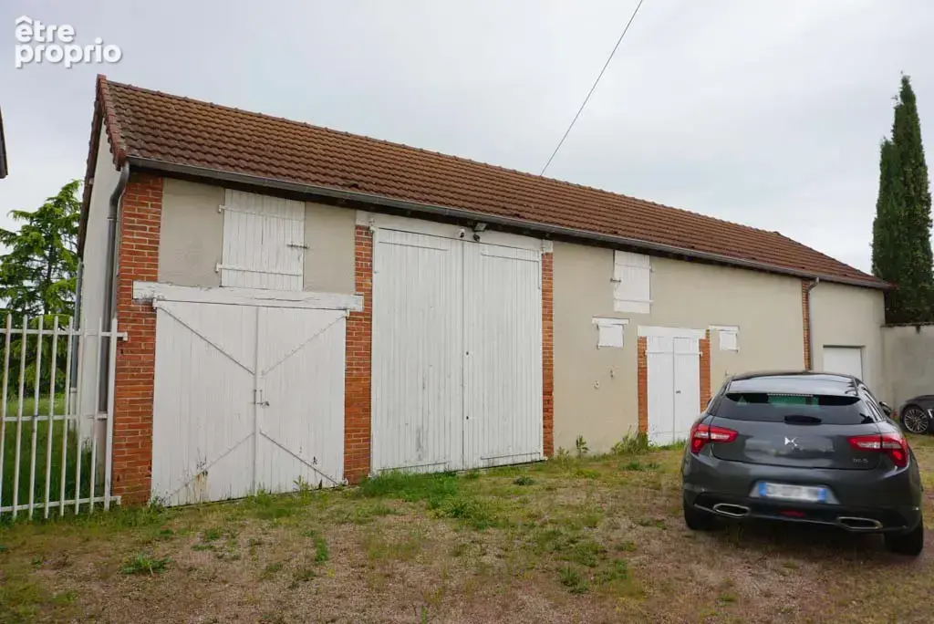 Belle et grande maison de caractère avec dépendances - photo 12
