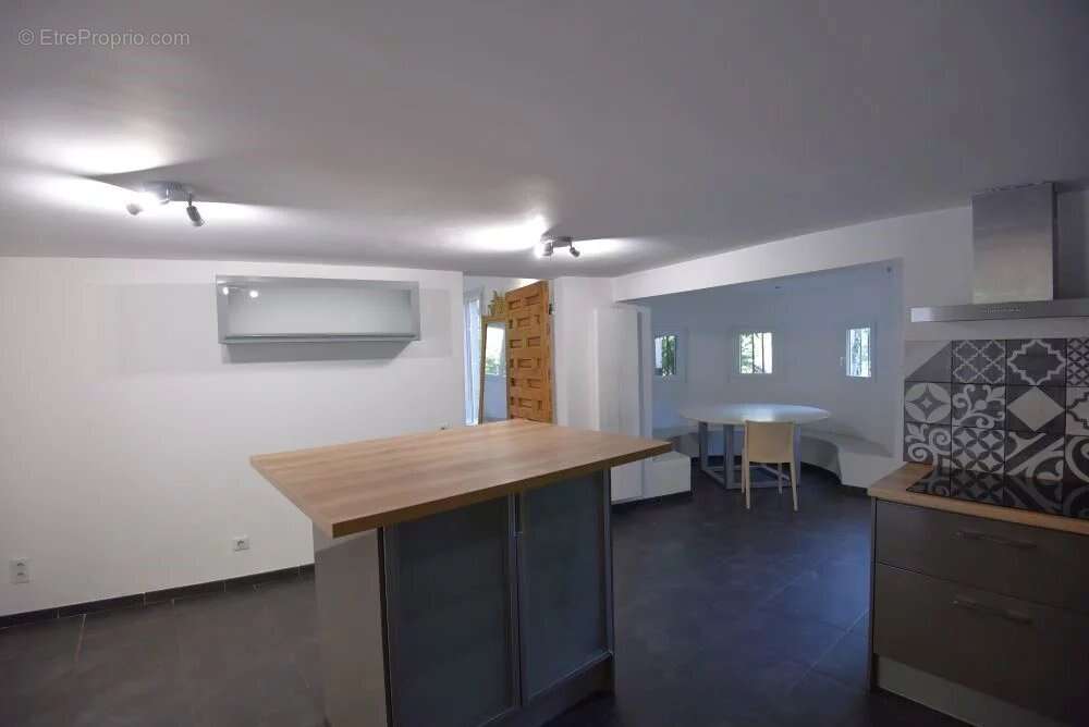 Maison à TOURRETTES