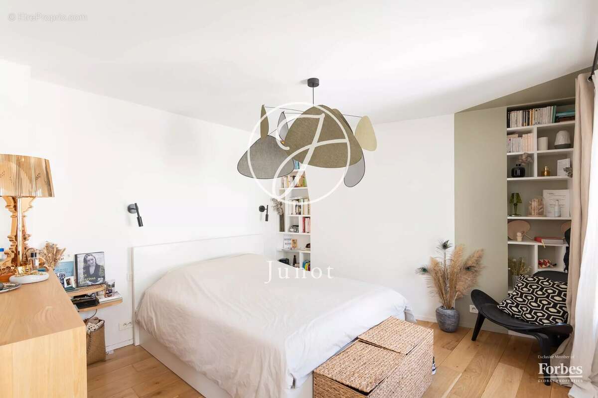 Paris 9e - BLANCHE - Appartement - 3 pièces - 70,06m² Carrez - 69,63m² au sol - 1 chambre - 1 bureau -  Balcon filant - photo 14