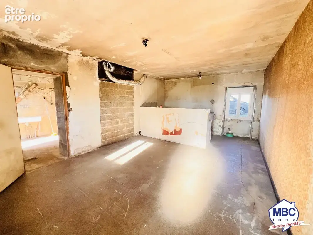 Longère de 192 m² avec grange, étang et forêt sur 2 hectares. - photo 4