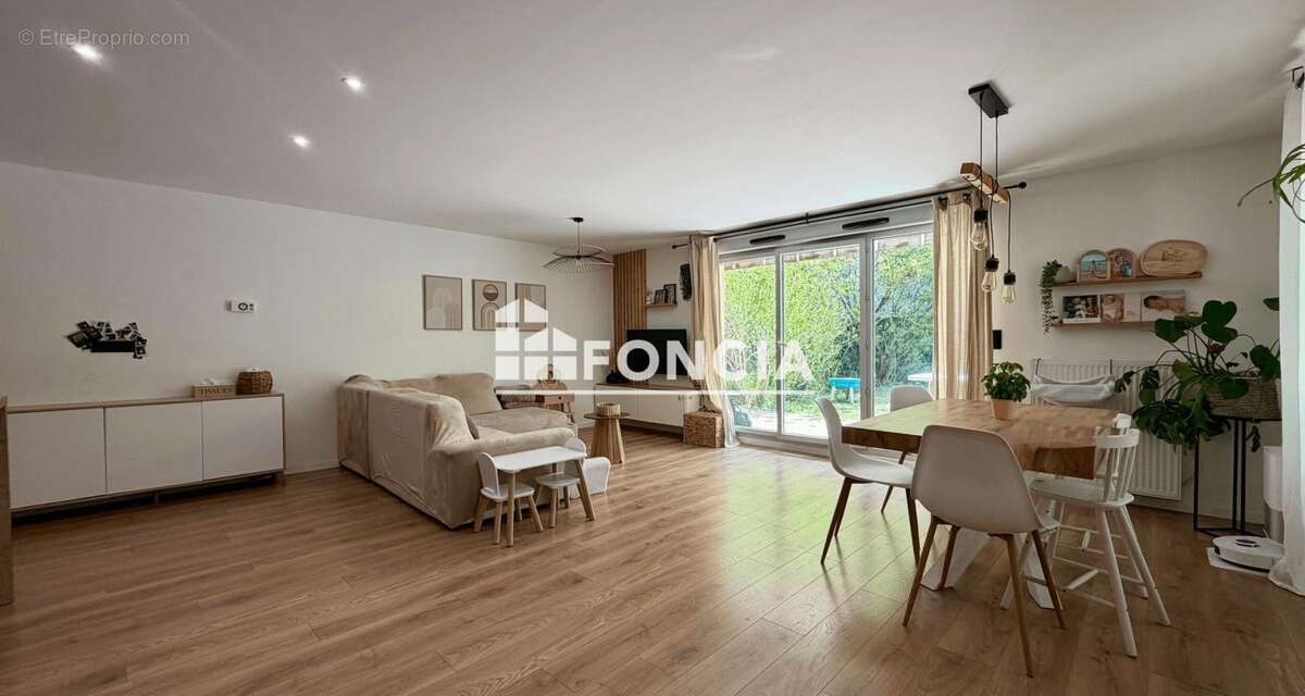 Appartement à MEYLAN