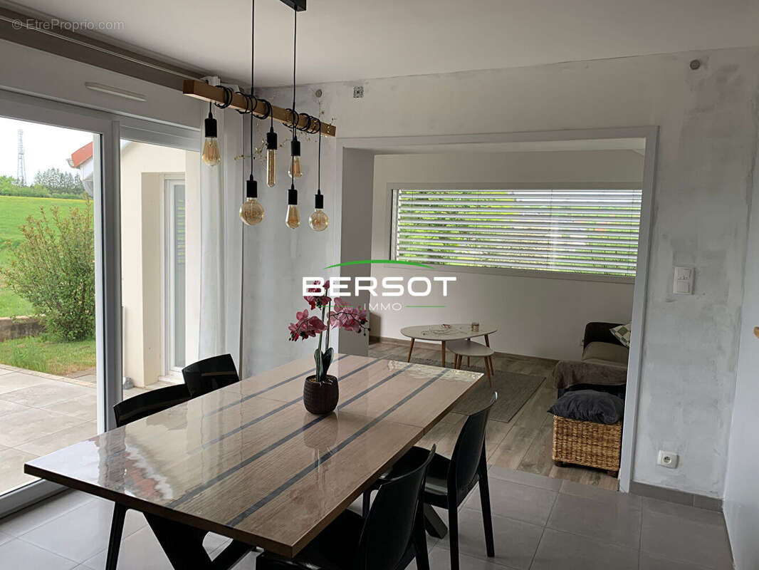 EXCLUSIVITÉ BERSOT IMMOBILIER - Villa contemporaine 145 m² avec 3 chambres, bureau, terrain de 946 m² et vue dégagée - photo 8
