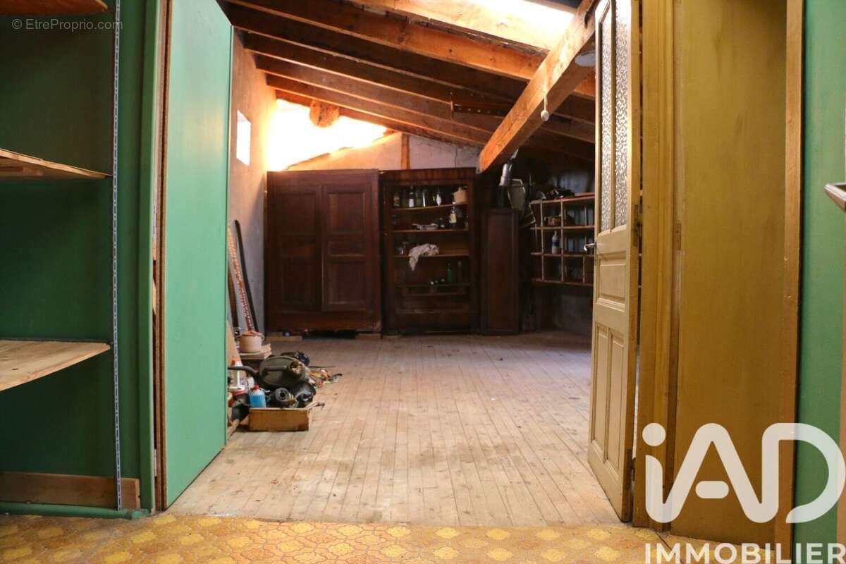 Maison 128 m² à Vernet-La-Varenne  - photo 9