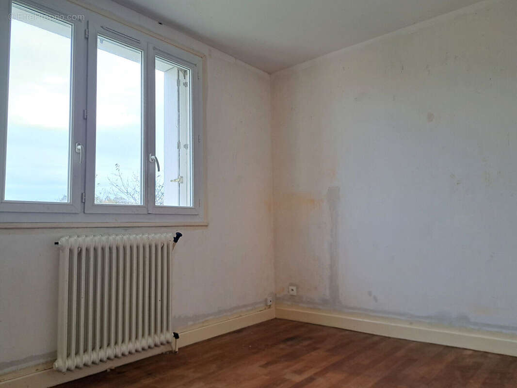 Maison à BONNEUIL-MATOURS