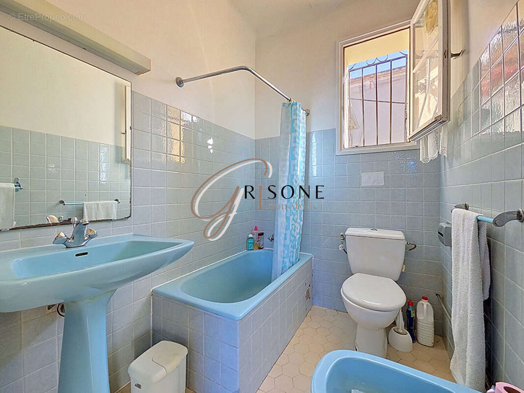 Appartement à SIX-FOURS-LES-PLAGES