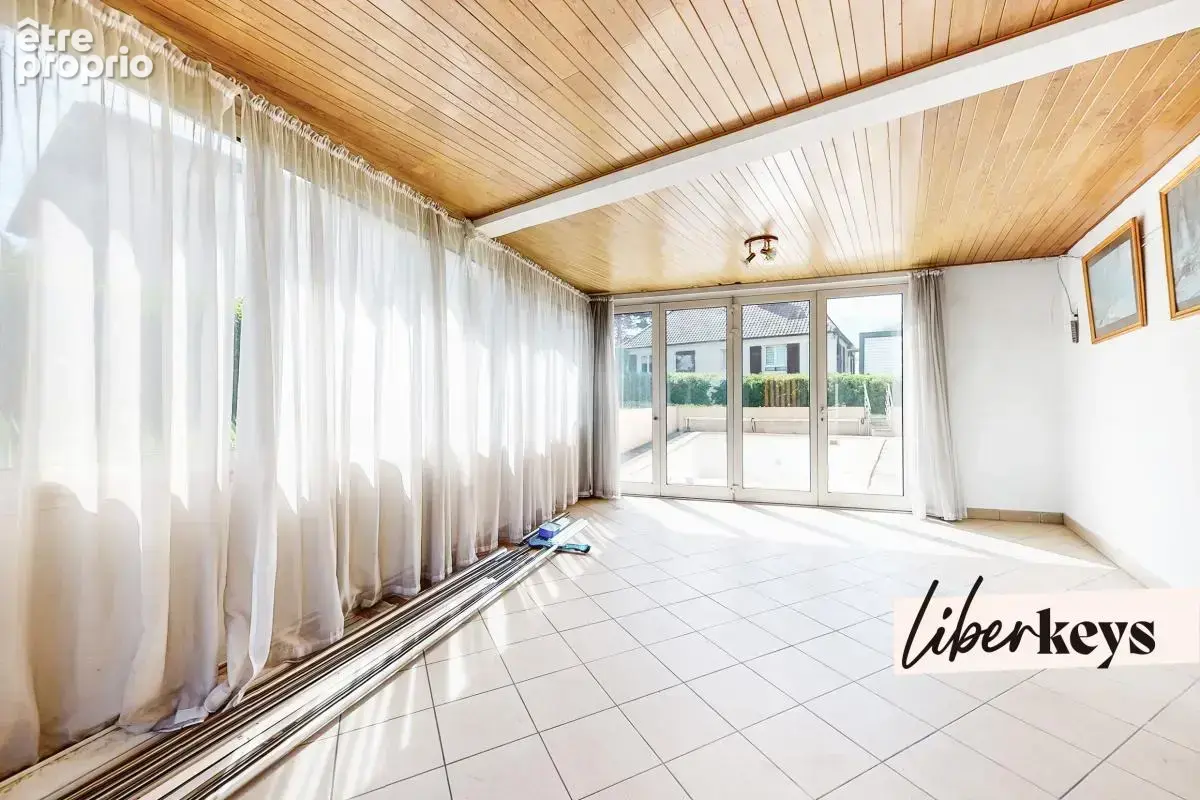 Maison familiale 278 m² avec jardin arboré, piscine, véranda, stationnements – Calme absolu - photo 5
