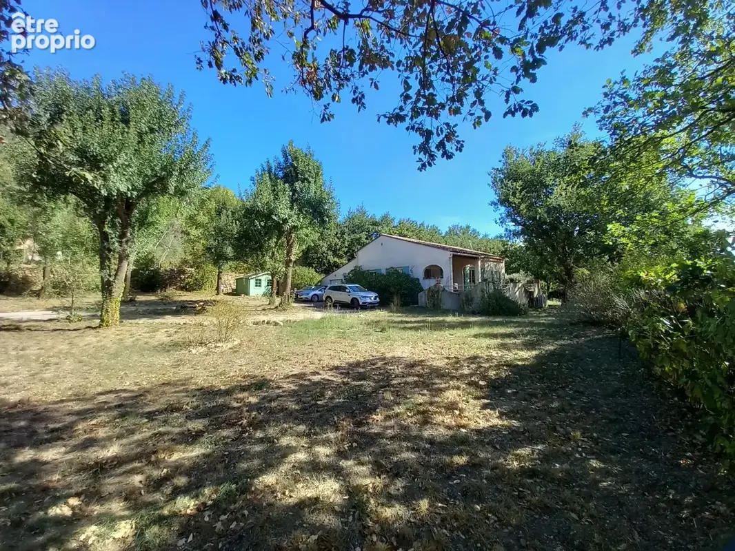 Superbe villa plain pied avec piscine sur 4000M2 arborés. - photo 17