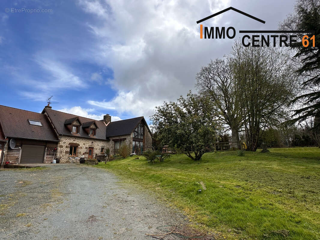 Maison d'architecte 5 chambres et un gîte de 64m2 sur un terrain de 5527m2 arboré. - photo 36