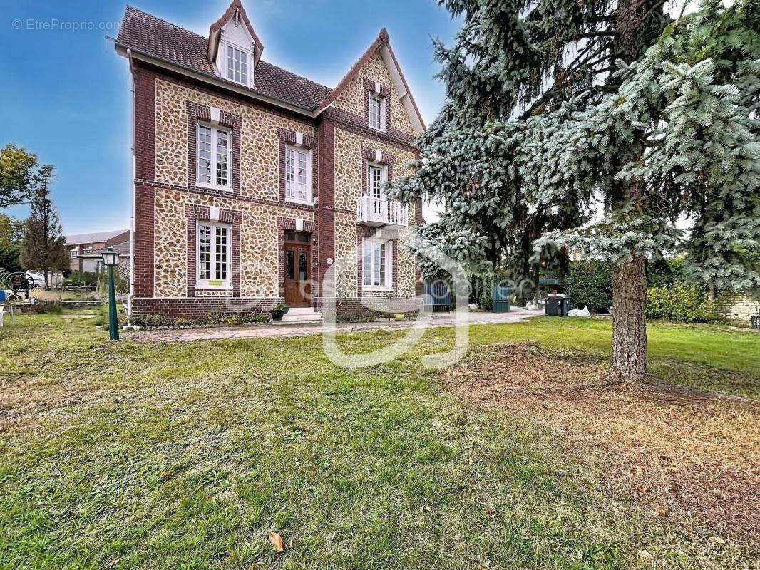 Maison à SAINT-ETIENNE-DU-ROUVRAY