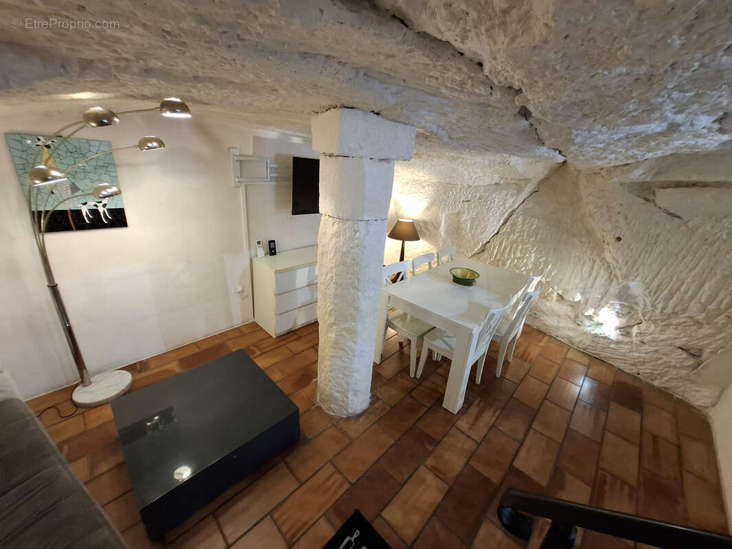 Maison à FONTVIEILLE