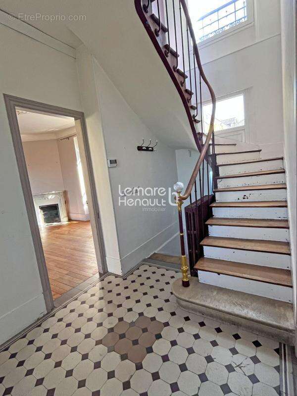 Très belle maison bourgeoise sur 600 m² de terrain clos-planté - photo 3