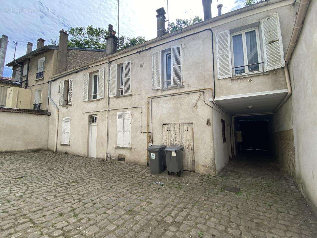 Studio de 22.89m² - chaville centre ville - photo 6