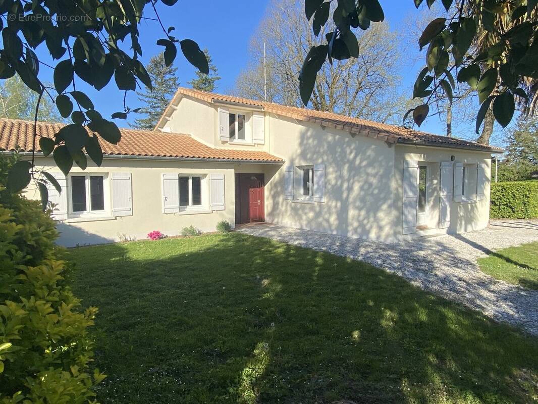 Maison à LINARS