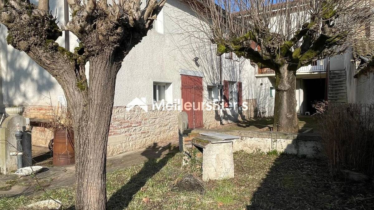 Maison à MONTMERLE-SUR-SAONE