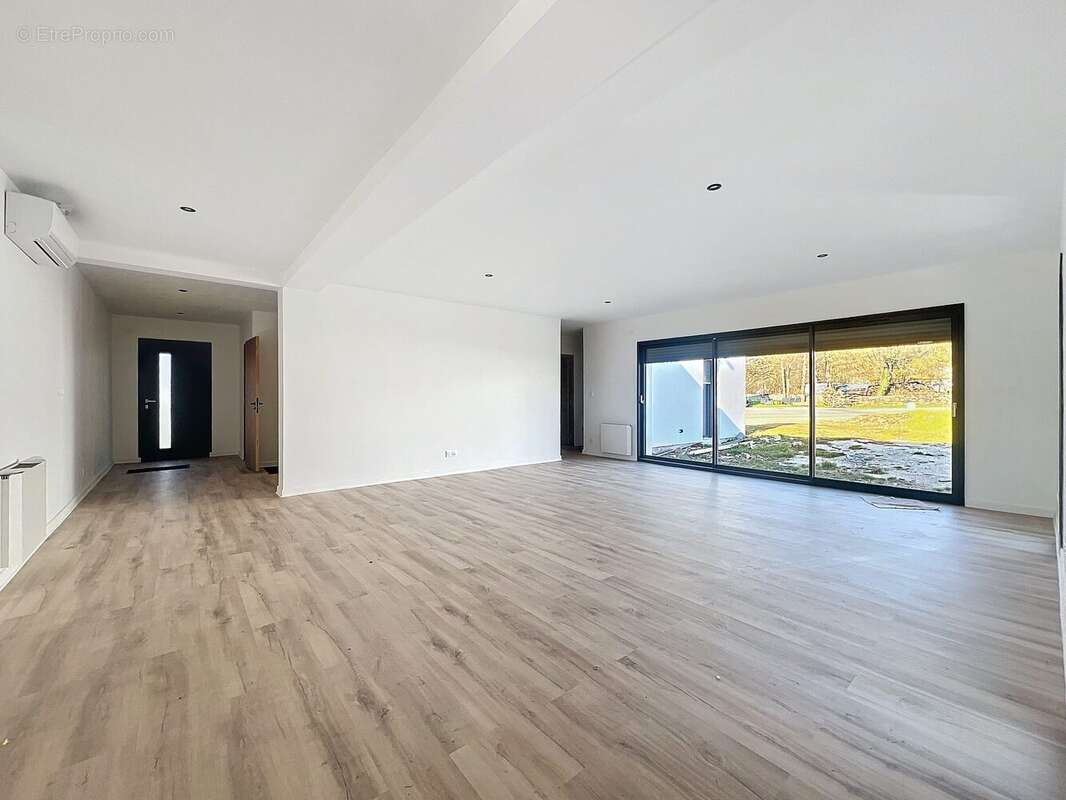 Maison à ROUGEGOUTTE