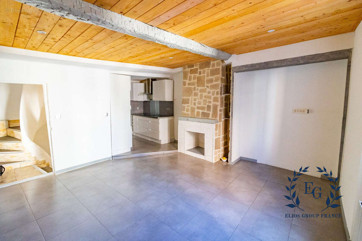 Maison à VARAGES